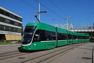 Be 6/8 Flexity 5036, auf der Linie 3, fhrt am 18.09.2025 bei der Haltestelle Breite ein.