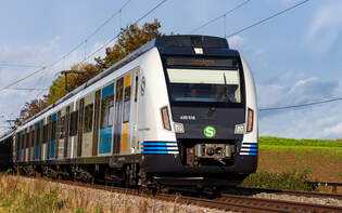 430 016 frisch in Lichtgrau auf der S3 Richtung Vaihingen.