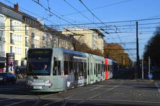 KVB Tw 4067  Linie 1, Weiden West  Vollwerbung  Karaca   Köln, Aachener Straße/Gürtel  07.11.2025
