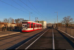 Duewag/Siemens MGT6D, Wagen 651, befhrt die neue Elisabethbrcke in Halle (Saale).