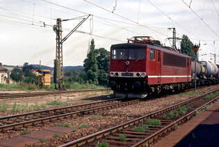 DR-Elektrolok 250 015 am 19.07.1991 auf der Strecke Dresden-Leipzig in der Nhe von Wurzen.