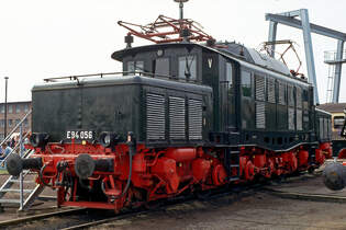 254 056 am 28.09.1990 auf der groen Ausstellung mit DR-Fahrzeugen im Bw.