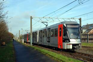 Rheinbahn Tw 4352  Linie U76, D-Holthausen  Meerbusch, Büderich  04.12.2025
