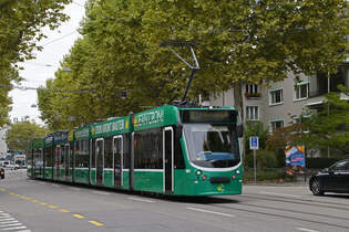 Be 6/8 Combino 307, auf der Linie 8, fhrt am 06.10.2025 zur Haltestelle ZOO Bachletten.