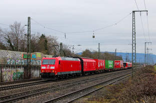 Nächster Halt: Heidelberg Hbf! 185 003 hatte dieses Jahr die Ehre den Coca Cola-Weihnachtszug zu ziehen.