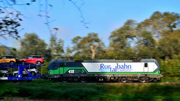 Ohne Strom mit gezogen, Vectron 193 229-2 D-ELOC der RurTalBahn Cargo, auf der KBS 485.