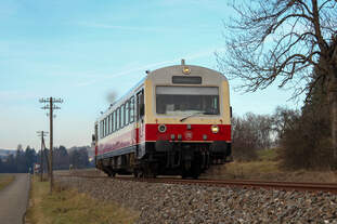 Für den SAB 88204 wollte die Sonne leider nicht kooperieren: Trotzdem klickte hinter Münsingen für VT 128 der Auslöser.