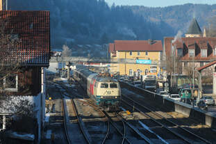 Und los geht's für 218 446 und 218 411 mit dem IC 2012.