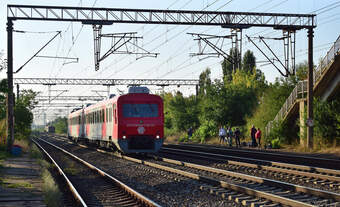 783 209-3 fährt als R10261 Bucuresti Nord- Targoviste durch Carpati Richtung Titu.