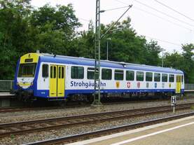 Triebwagen VT 412 der Strohg�ubahn (WEG) im Bahnhof Stuttgart-Feuerbach, 07.09.2010