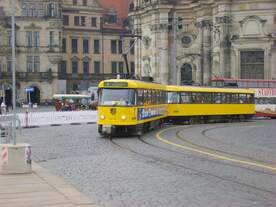 Linie 9 bei der Auffahrt auf die Augustusbr�cke, 01.04.2008