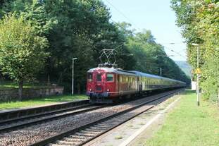 Die Centralbahn 10019 zog am 27.09.2013 den Sonderzug  Eurostrand  nach Leiwen.