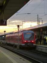 Am frühen Morgen des 29.08.2014 stand 440 319-2 als RB aus Neustadt(Aisch) im Nürnberger Hbf.