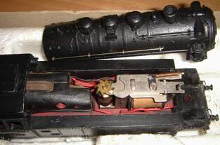 Hier zeige ich noch eine Besonderheit der TP 800.1, auf die mich gestern ein Kollege aufmerksam gemacht hat: Zur - ja doch häufiger erforderlichen - Justage der Schaltschieberfeder am