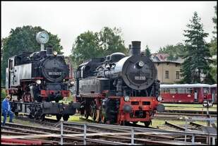 Fast wie in alten Zeiten.99 1747 und 93 230 im Bw Nossen.