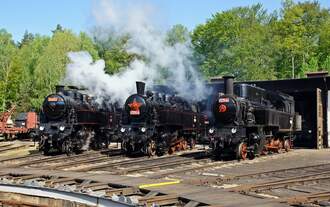 433 001 / 433 049 und 423 094 zum ersten Dampflok-Wochenende im Museum der ČD Lužná u Rakovníka.