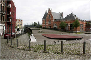 Ein Tunnel drückt an die Oberfläche -    Am Bahnhof Antwerpen-Dam kommt die durch den Antwerpener Tunnel führende Strecke im Norden wieder an die Oberfläche.