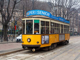 Der  Ventotto  1784 der ATM-Baureihe 1500 am 28.12.2015 als Linie 19 nahe der Haltestelle Piazza Castelli in Mailand.