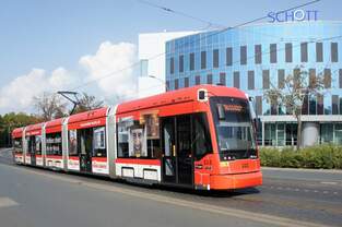 Straßenbahn Mainz: Stadler Rail Variobahn der MVG Mainz - Wagen 222, aufgenommen im September 2018 in der Nähe der Haltestelle  Bismarckplatz  in Mainz.