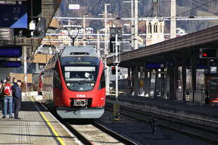 Talent für die ÖBB - 4024059 in Richtung Telfs-Pfaffenhoffen am 17.01.20 im Hauptbahnhof Innsbruck.