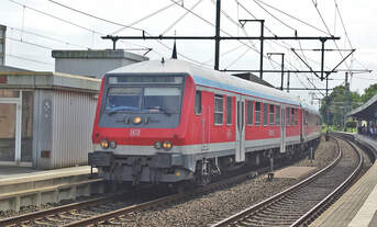 Die RB77 Neumünster - Kiel Hbf im Startbahnhof Neumünster.