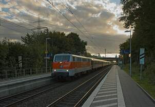 111 111-1 mit dem Müller-Tanzzug MSM 1851 ( Hetzerather ) nach Rheine im Bahnhof Dortmund-Scharnhorst (02.10.2022)
