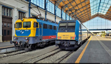 Bahnhof Budapest-Nyugati pu (HU):  Während 480 017-7 mit den Wagen des Venice Simplon-Orient-Express (VSOE) noch eine Weile stehenbleibt, hat sich inzwischen 432 160-4 dazugesellt.