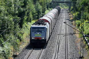 189 990 im August 2017 mit einem Stahlzug bei Metzingen