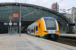 ODEG 3 462 027 verlässt Berlin Hbf als RE1 nach Brandenburg Hbf.
