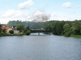 70 083 am 14.07.2012 (anlsslich der 100-Jahr-Feierlichkeiten von Heidelberger Cement) auf der Naabbrcke in Burglengenfeld