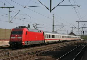 101 006 mit IC 2174 (Karlsruhe Hbf–Rostock Hbf) am 21.04.2011 in Bardowick