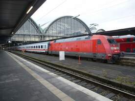 Am 03.01.2015 stand 101 055-2 mit einem InterCity im Hauptbahnhof von Frankfurt am Main.