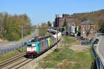 186 255 und 186 115 passieren mit einem Leerzug den ehemaligen Bahnhof Argenteau in Richtung Lüttich.

Arguenteau 07.04.2026