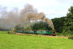 Belgin, Museumbahn  Le Chemin de Fer du Bocq   Lok SDP Tubize schleppt einen Personenzug und lok 7305 von Spontin nach Ciney, in Senenne, whrend der Festival 2023  15/8/2023