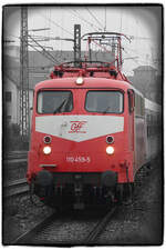 GfF 110 459-5 mit D 13407 Schwbisch Hall-Hessental - Salzburg am verregneten 29.11.2025 bei der Einfahrt in den Bahnhof Ansbach.