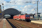 Mit einer Verstrker-S1 nach Pirna verlsst 143 933 am 30.09.25 den Dresdner Hbf.