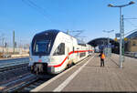 Ersatzfahrt: Statt eines IC2-Dostoparks brachte 4110 117-7 'Mecklenburgische Ostseeküste' (Stadler KISS) die Fahrgäste ans Meer.
Beobachtet wurde er bei der Abfahrt in Halle(Saale)Hbf von Gleis 9.

🧰 DB Fernverkehr
🚝 IC  ...