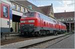 Die DB 218 421-6 und 218 423-2 haben ihren EC von München HBF nach Lindau HBF gebracht; hier wird nun eine SBB Re 4/4 den Zug zur Weiterfahrt nach Zürich übernehmen.  

24. Sept. 2018