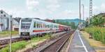 Nach dem Desaster mit den Neigetechnik-ICEs setzte die DB als Ersatz wei� lackierte „RegioSwinger“ zwischen N�rnberg und Dresden ein. Der m��ige Komfort kam bei den Fahrg�sten aber nicht gut an. 612 482 legte am 13.7.02 in Neuhaus (Pegnit ...