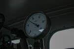 8 bar zeigt das Manometer der Lok 26 am 30.11.2025 an.