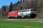 Aggerbahn 215 082-9 [9280 1225 082-7 D-AVOLL] mit der Skoda Lok 102 003 am 7.4.2026 bei Eglharting.