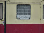 In einem Fenster des Triebkopfs des 175 015 konnte am 20.11.2012 diese Schild fotografiert werden (Aufnahmeort: Bw. Berlin-Lichtenberg)