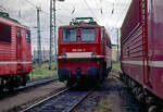 Ex DR 109 094 etwas eingekeilt am 15.08.1992 im Bw.
