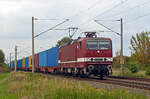 Mit einem Containerzug am Haken rollte 243 931 der Delta Rail am 01.10.25 durch Greppin Richtung Bitterfeld.