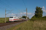 401 583-0/083-1 als ICE 1072 von Berlin nach Ostseebad Binz in Scharstorf.