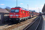 Bahnhhof Westerland in Sylt Ankunft 245 025 mit einem Sylt-Shuttle am 27. März 2025.