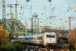 DB 101 013-1  IC  mit IC2155 nach Gera bei der Durchfahrt in Kln Messe Deutz, November 2025.