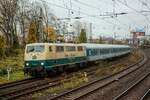 DB 111 174-9  Elfriede   Miete oder kaufe mich.  mit RE13-Ersatzzug in Wuppertal, November 2025.