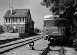 Privatbahn Vaihingen (Enz)-Enzweihingen (WEG): Auwrter Aufbauwagen VS 208 neben dem Bahnhof Enzweihingen (22.07.1984)