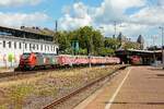 MEG 159 225-2 mit Lokzug mit DB 215 902-8, 215 909-8, 215 907-7, 215 906-9, 215 901, 215 910-1, 218 220-2 & am Schluss DB 112 187 zur Verschrottung nach Opladen, zusehen in Wuppertal, Juli 2025.